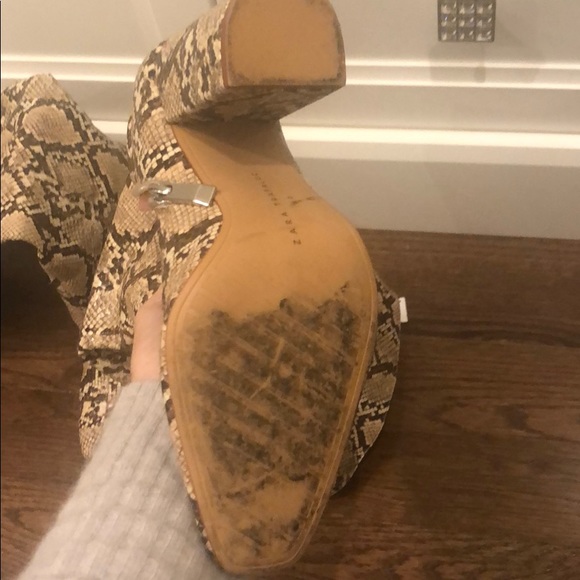 Bloggers Favorite Zara snakeskin boots - Picture 3 of 3